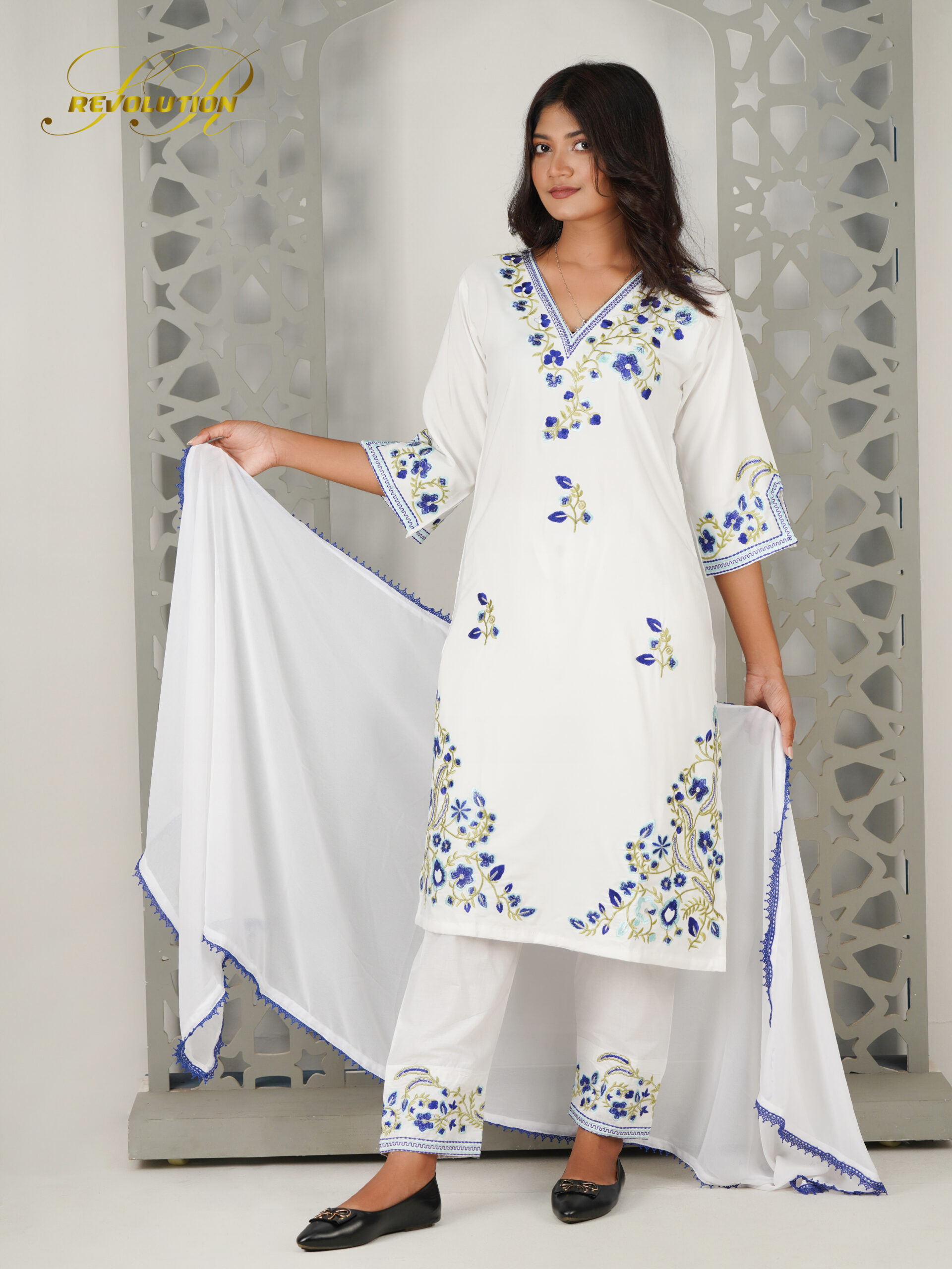 White Blossom Grace – Embroidered Three-Piece Salwar Kameez